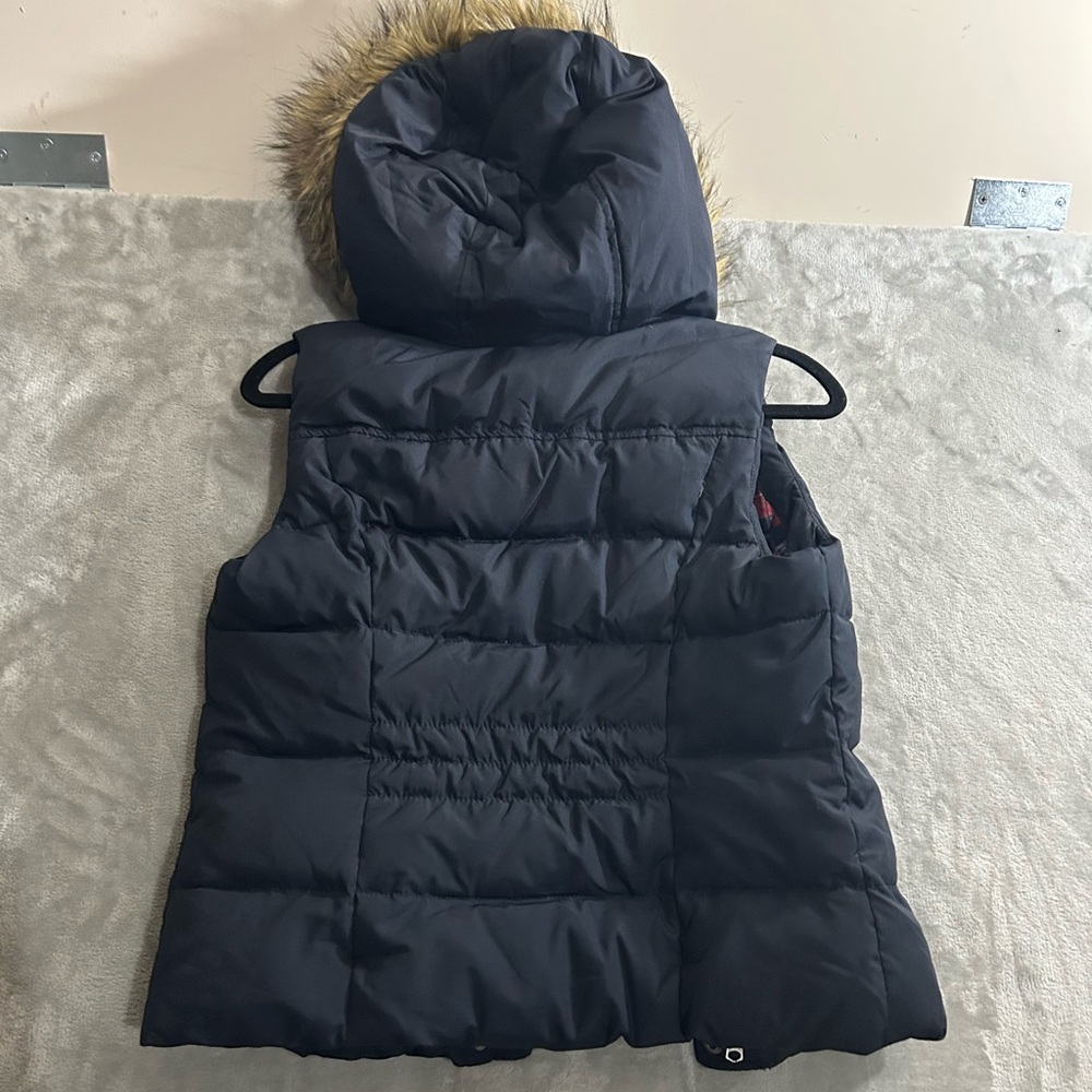 Abercrombie & Fitch down filled toggle front vest with fur hood - Picture 4 of 12